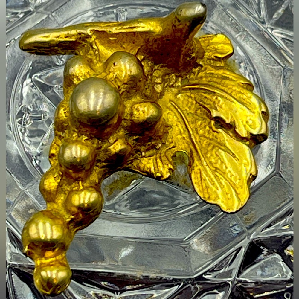 Anchor Hocking “Prescut” Crystal Trinket Box w/ Brass Grape Cluster Accent Lid - Picture 5 of 16